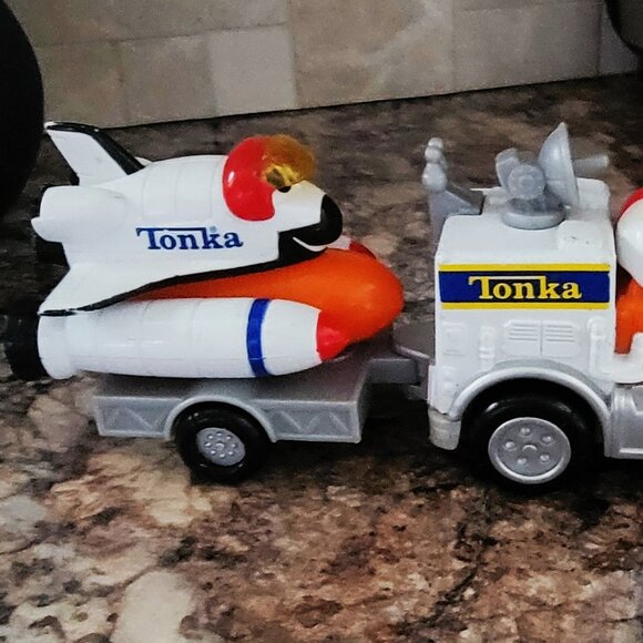 Vintage Tonka Lil Chuck Space Commander Satellite Truck and Shuttle-2000 - Picture 2 of 5